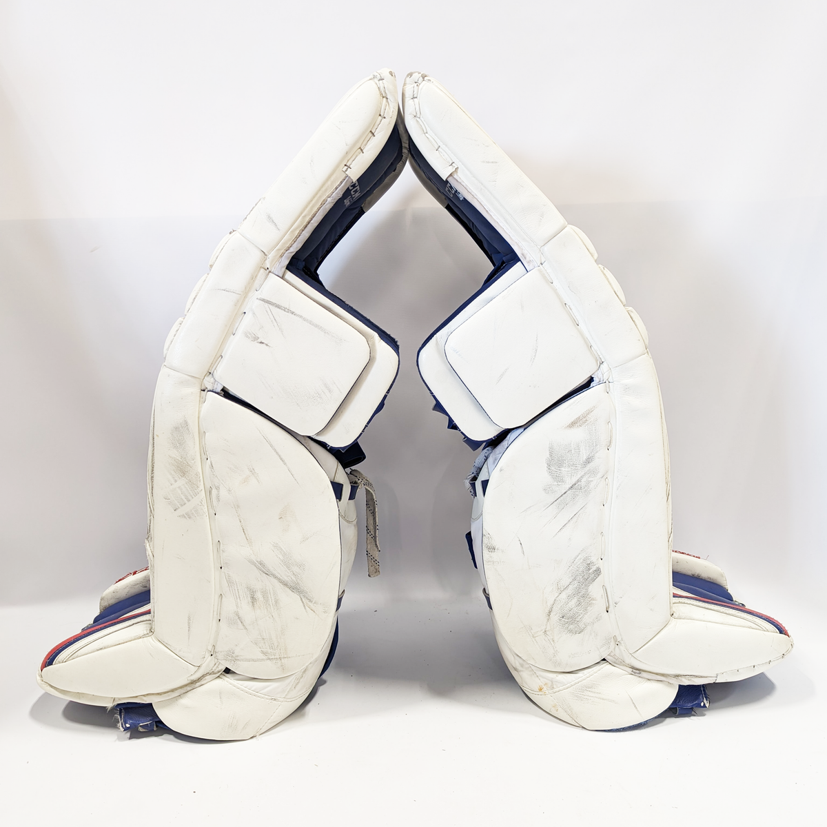 CCM Extreme Flex III - Used Pro Stock Goalie Pads White/Blue/Red)